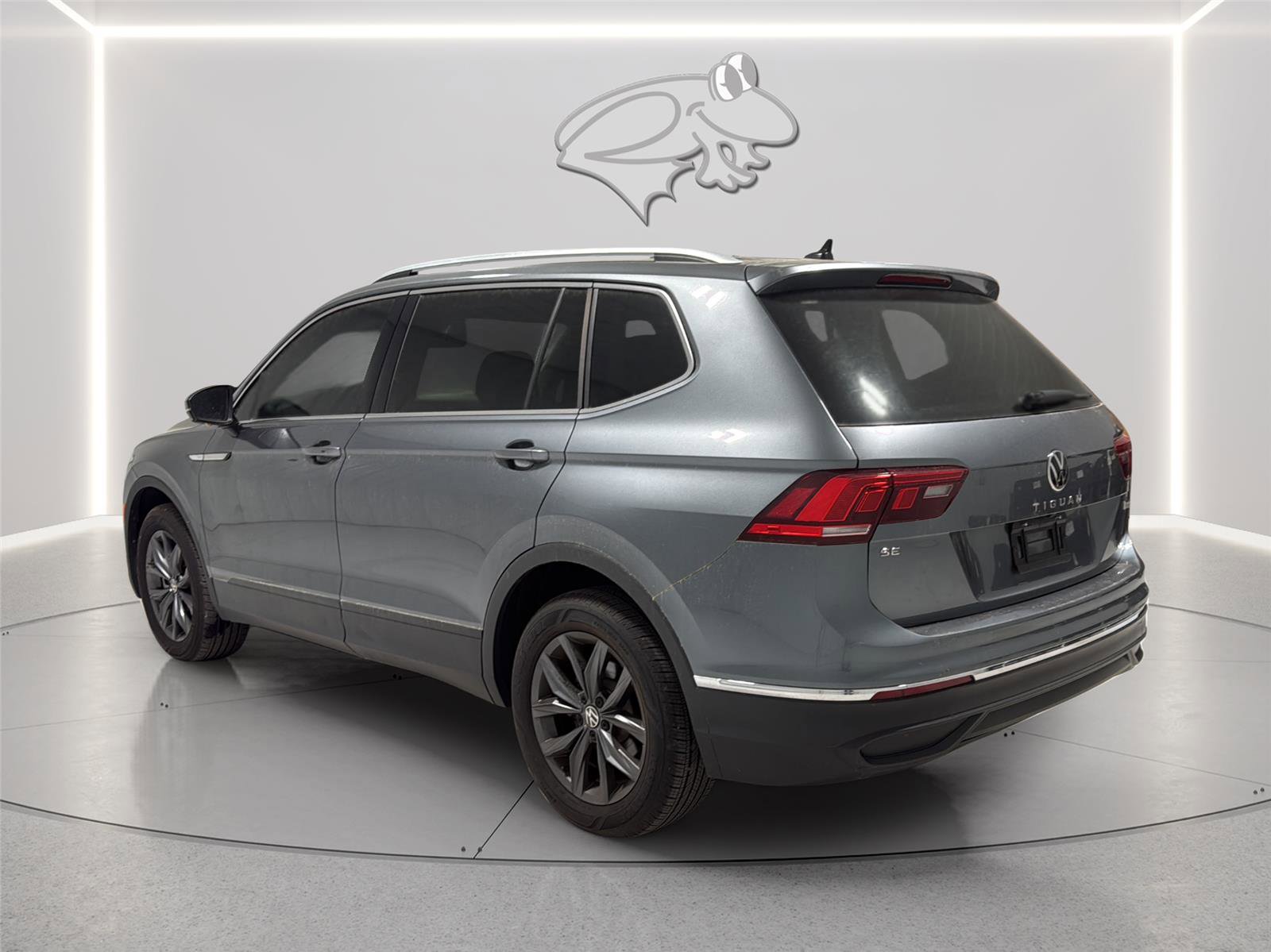 Used 2022 Volkswagen Tiguan SE FWD image 3