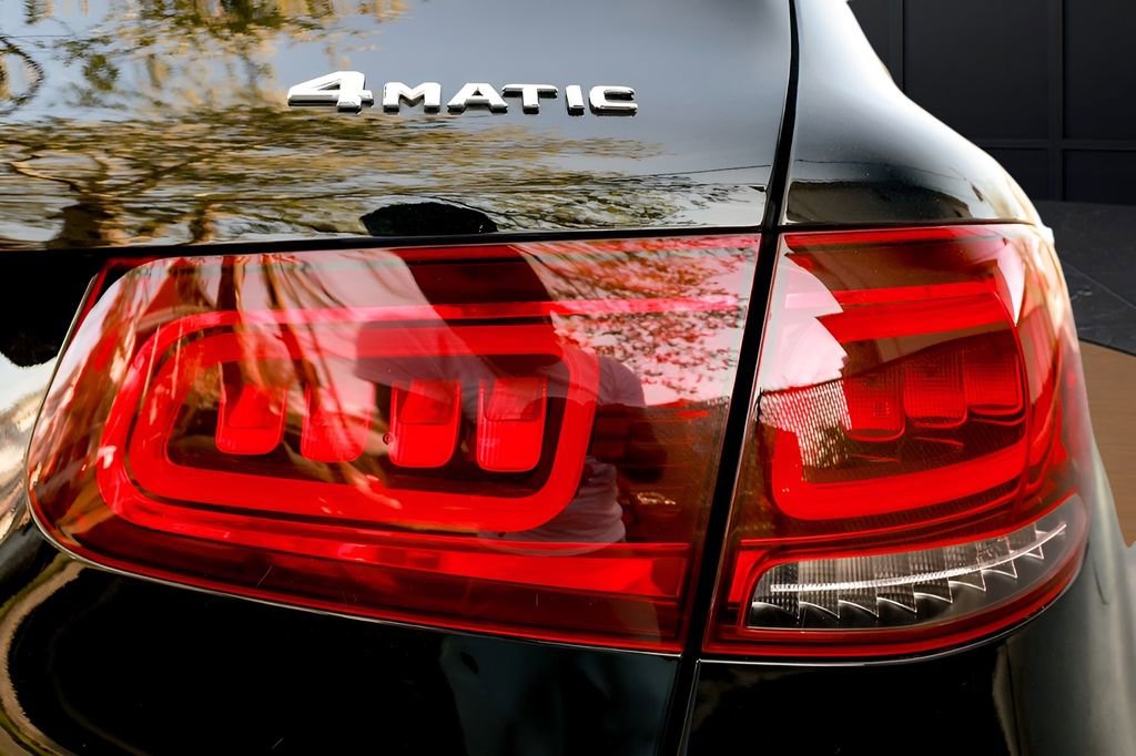 Used 2020 Mercedes-Benz GLC 300 4MATIC image 32