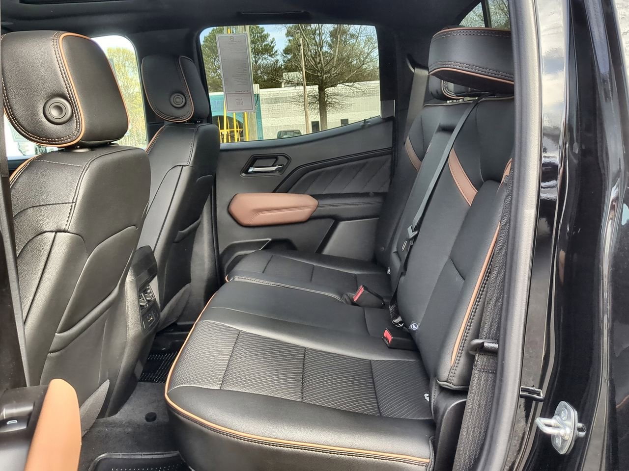 New 2025 GMC Canyon AT4 w/ Nightfall Edition image 25