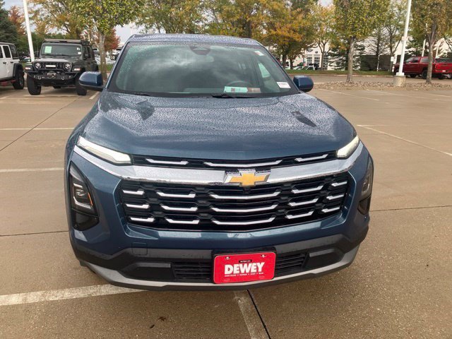 Used 2025 Chevrolet Equinox LT AWD/4WD image 2