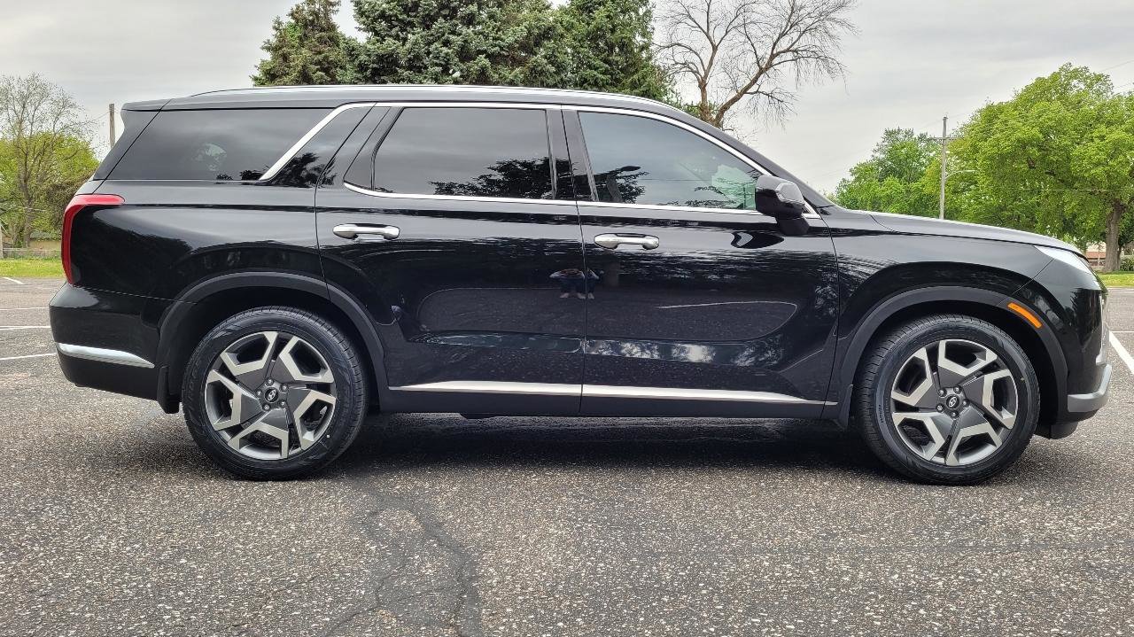 Used 2024 Hyundai Palisade Limited FWD image 5