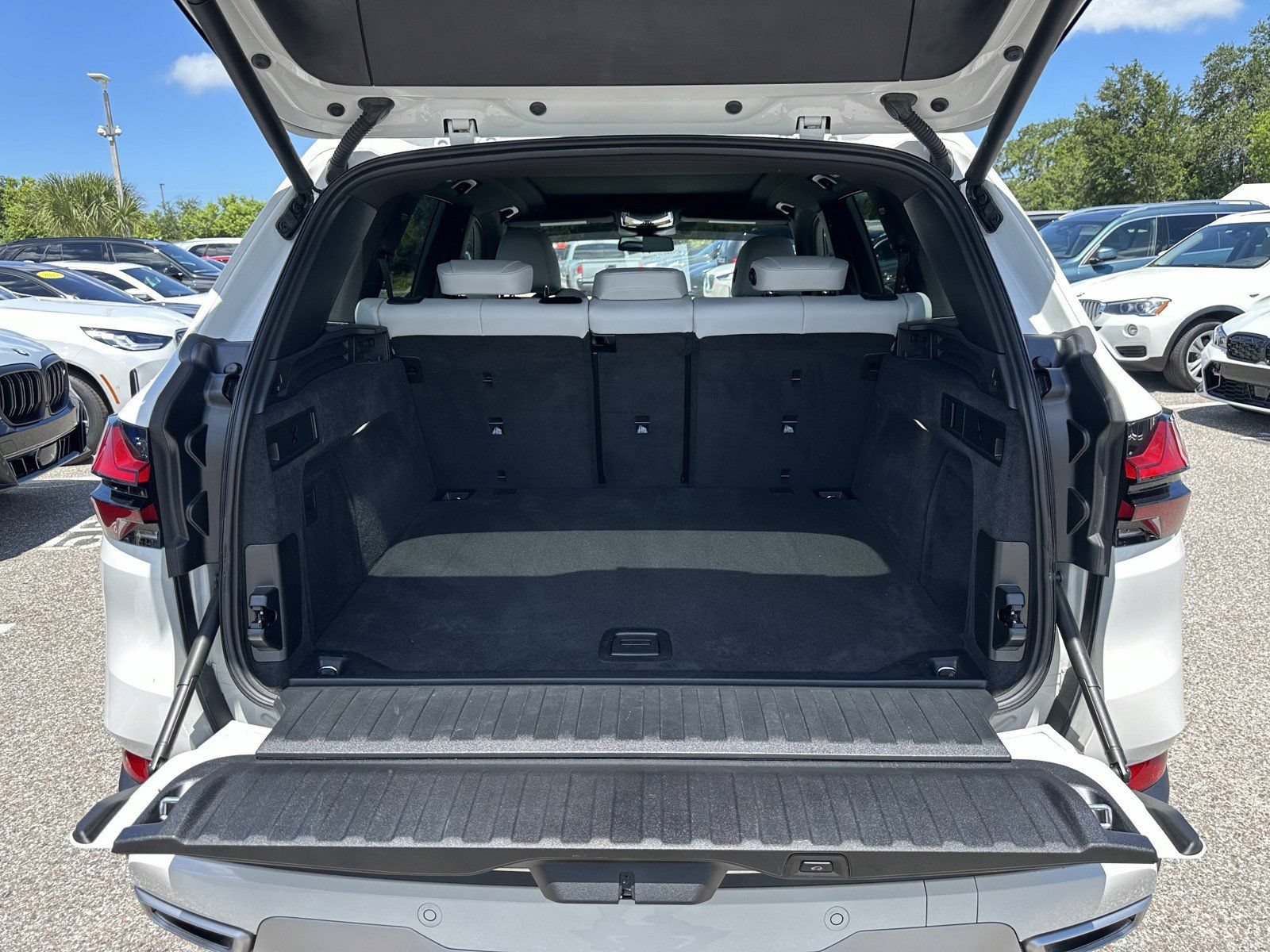 Certified 2024 BMW X5 sDrive40i w/ Premium Package RWD image 9