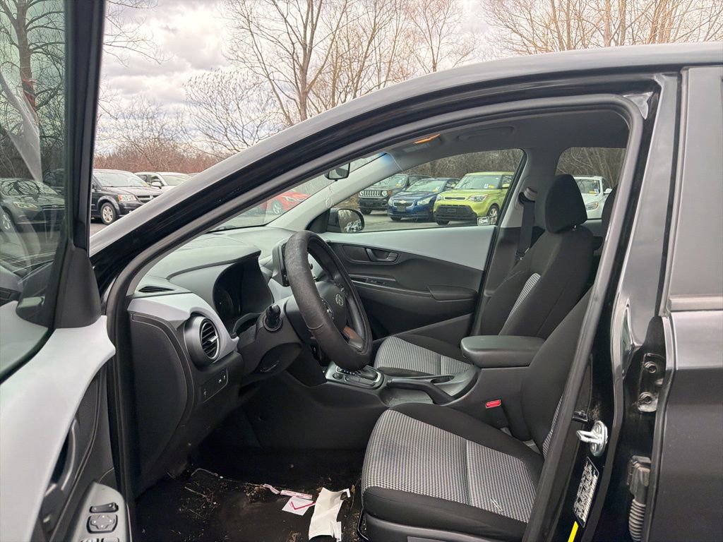 Used 2021 Hyundai Kona SE w/ Cargo Package image 2