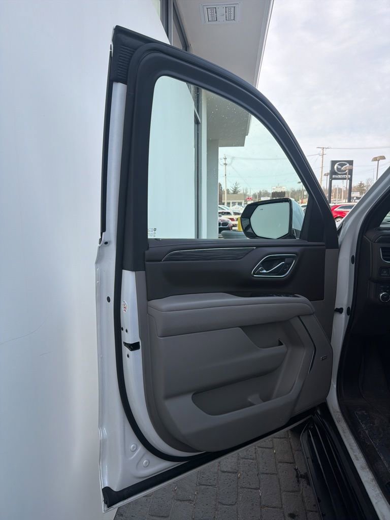 Used 2023 GMC Yukon SLT w/ SLT Luxury Package image 34