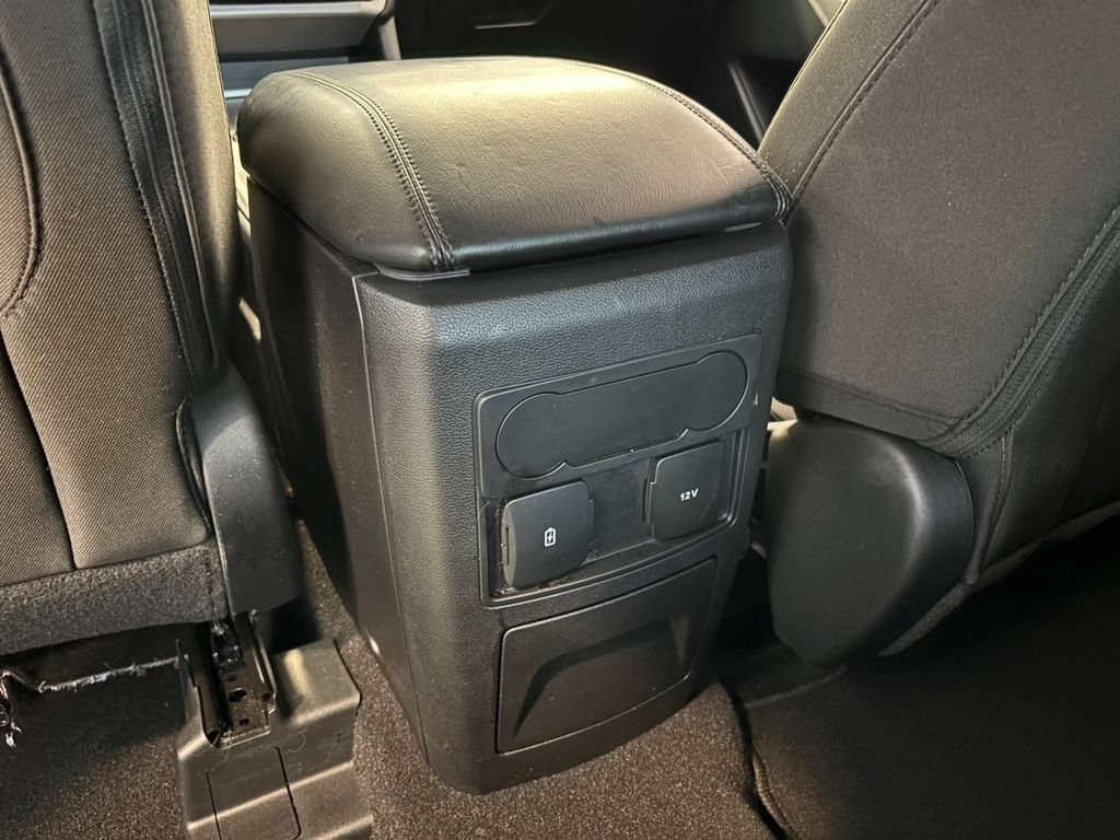 Used 2024 Ford Explorer XLT AWD/4WD image 26