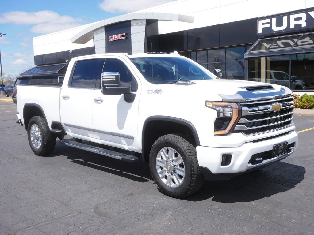 Used 2024 Chevrolet Silverado 3500 High Country w/ High Country Premium Package AWD/4WD image 2