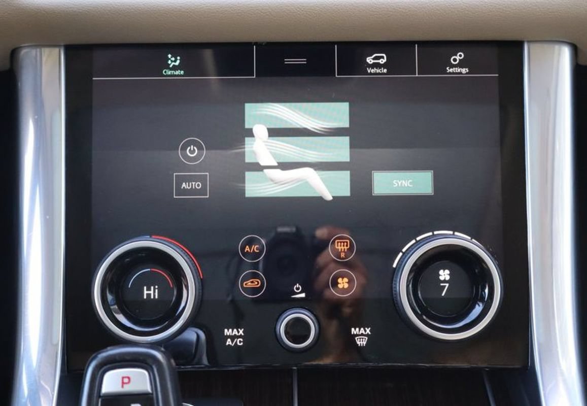 Used 2018 Land Rover Range Rover Sport SE AWD/4WD image 20