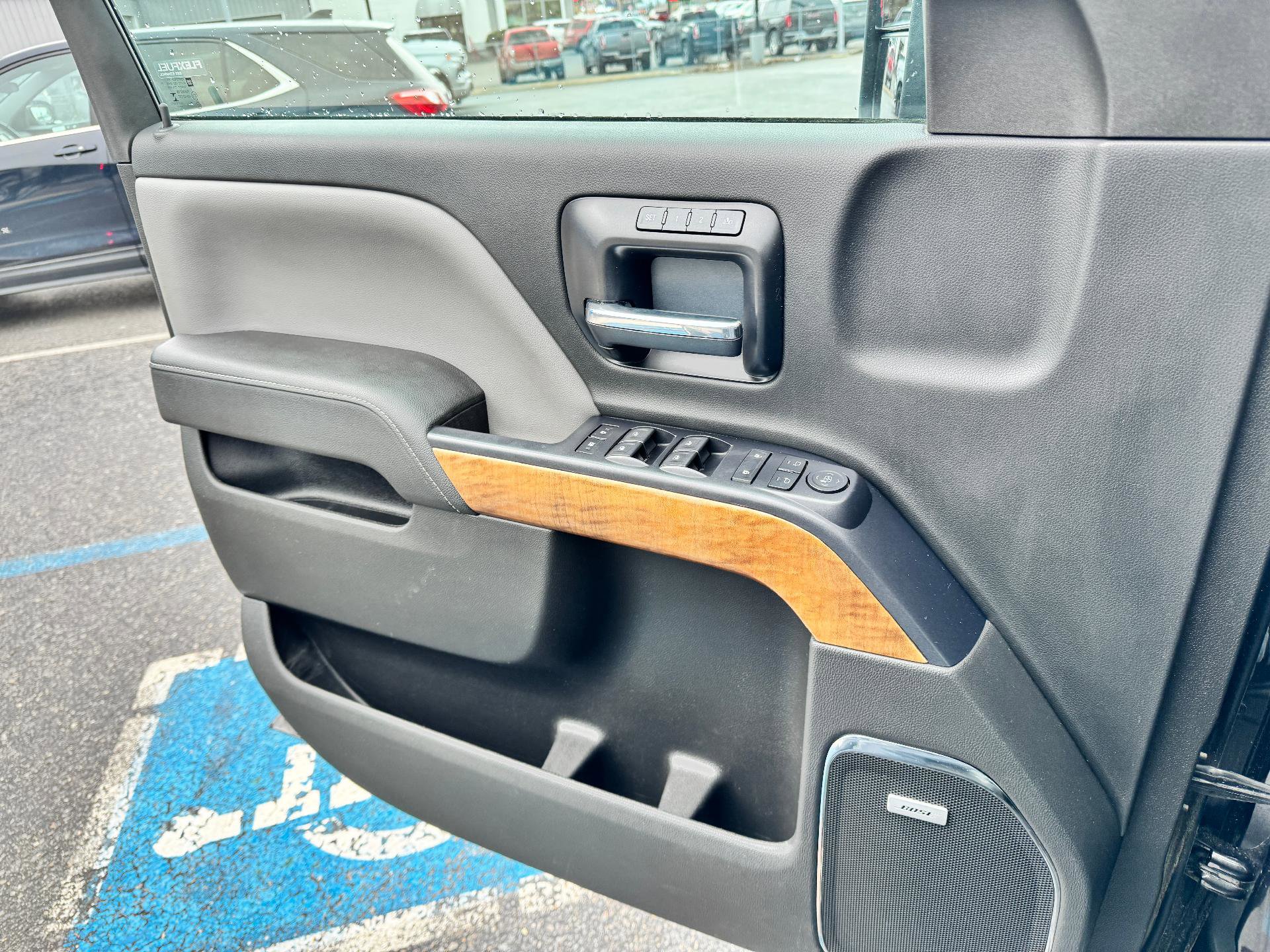 Used 2015 Chevrolet Silverado 2500 LTZ w/ LTZ Plus Package image 27