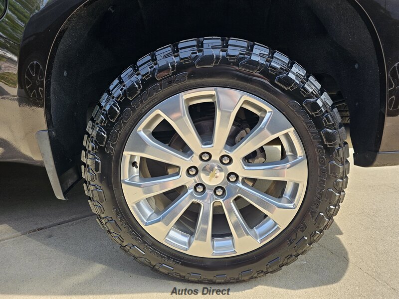 Used 2019 Chevrolet Silverado 1500 High Country w/ Technology Package AWD/4WD image 43