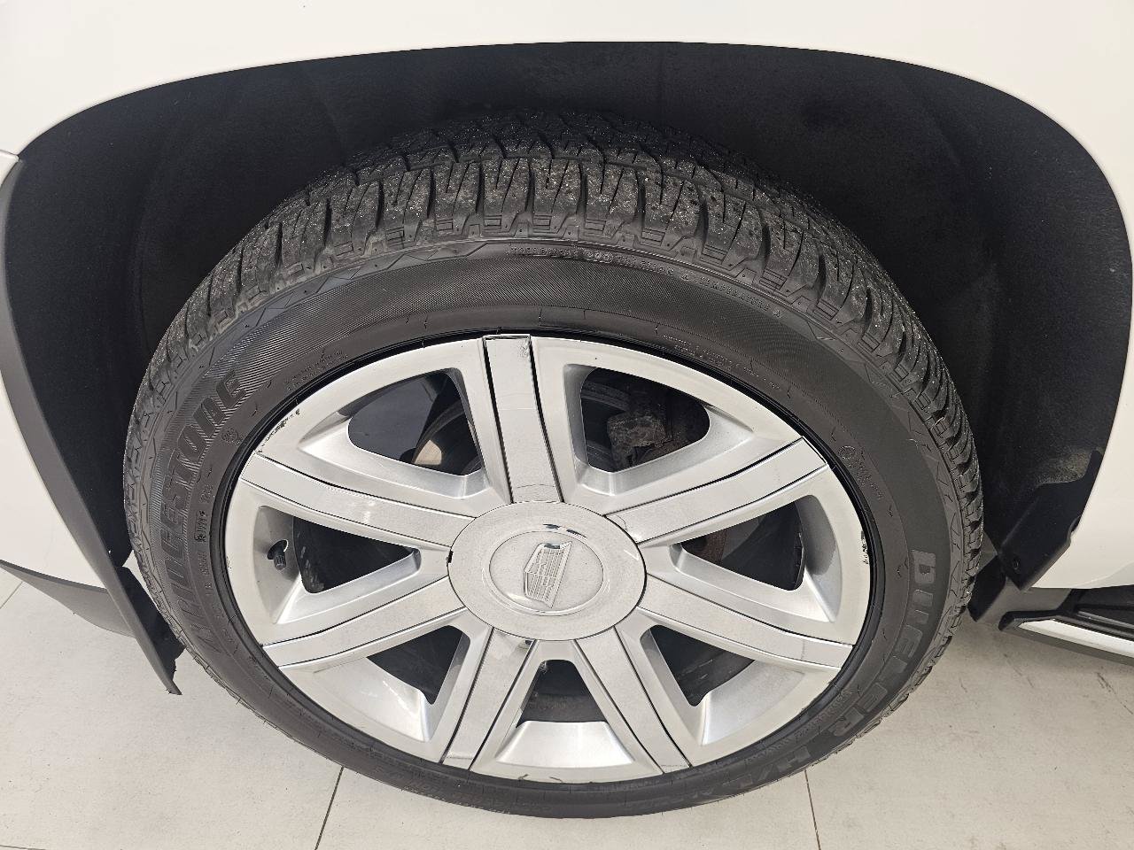 Used 2020 Cadillac Escalade Luxury AWD/4WD image 32