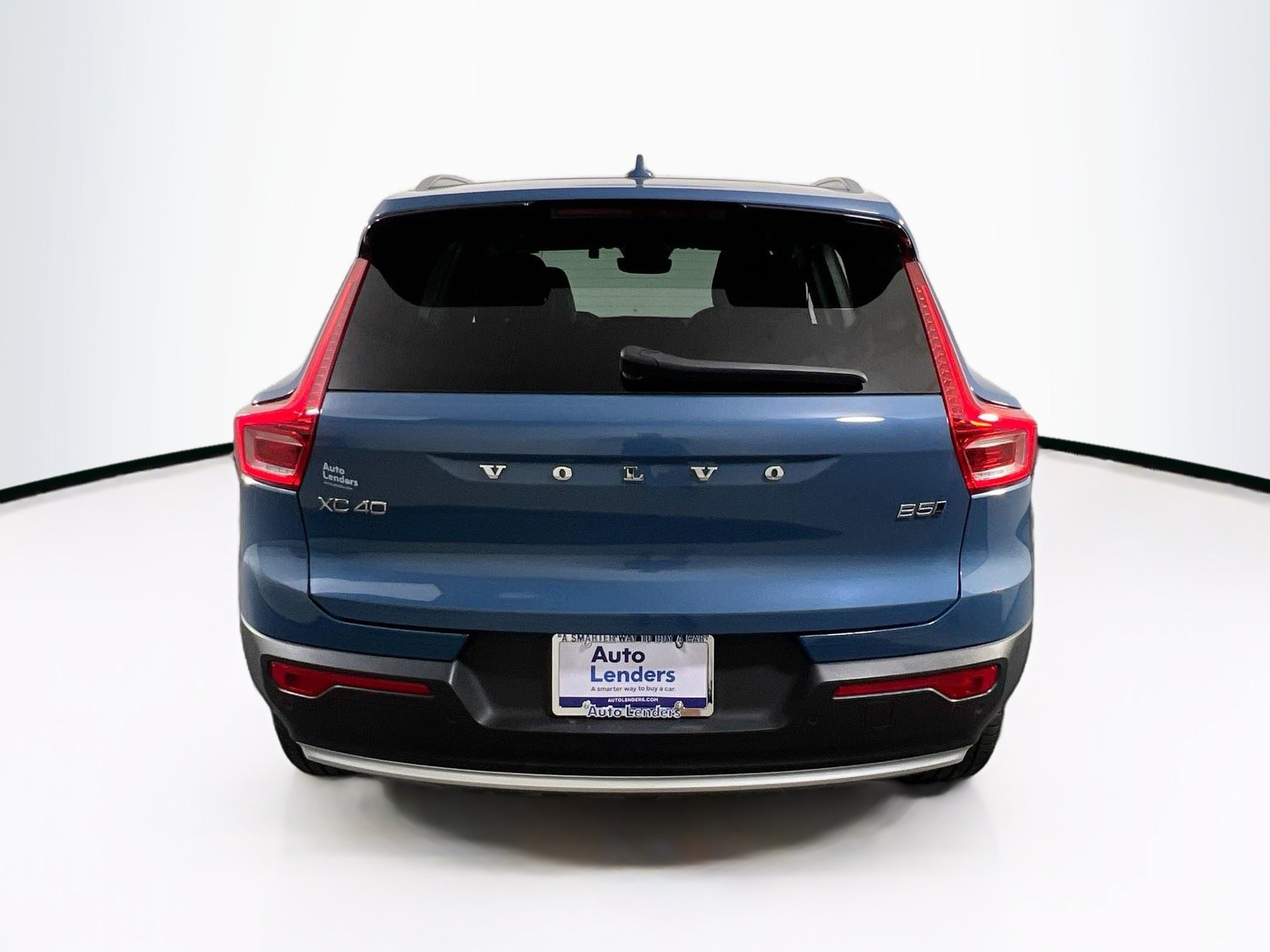 Used 2023 Volvo XC40 B5 Core w/ Convenience Package image 6