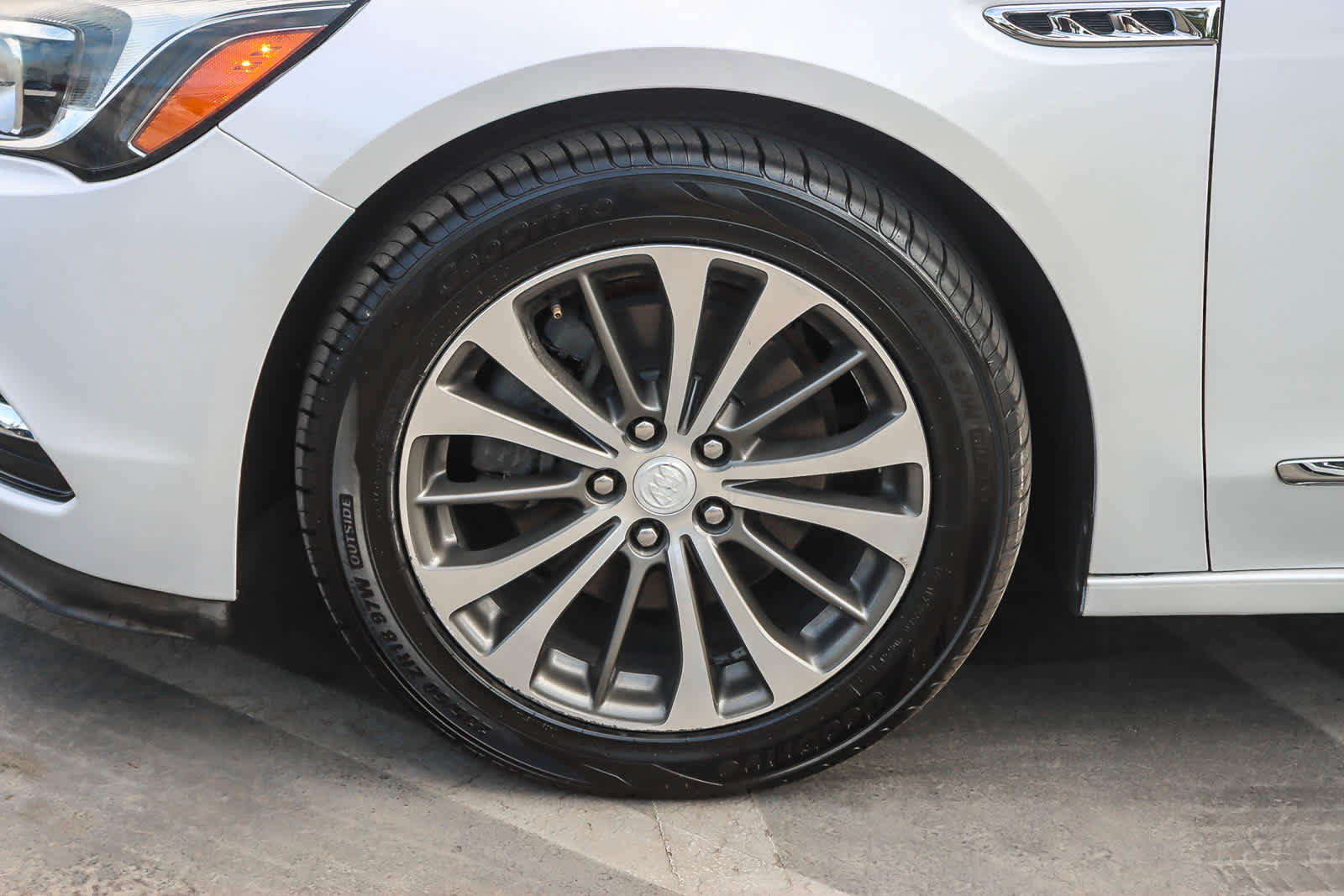 Used 2017 Buick LaCrosse Premium image 9