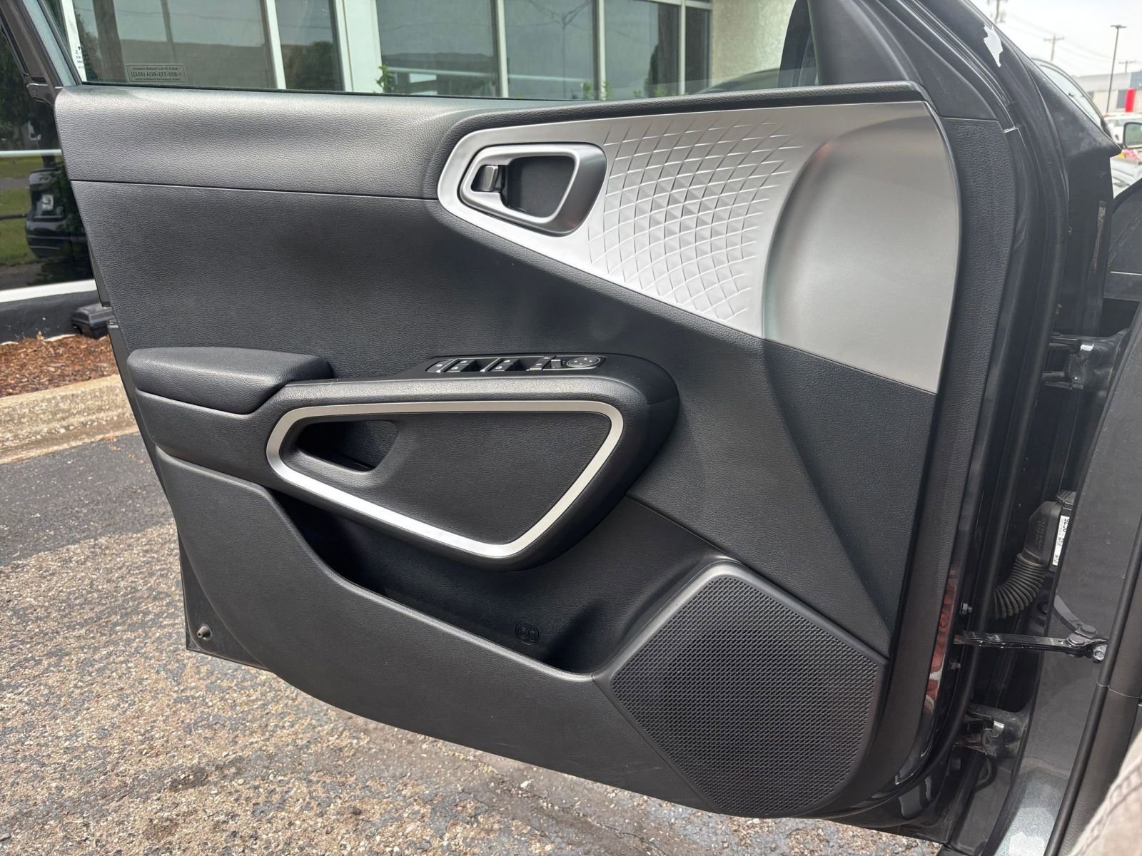 Used 2025 Kia Soul LX w/ LX Technology Package FWD image 18