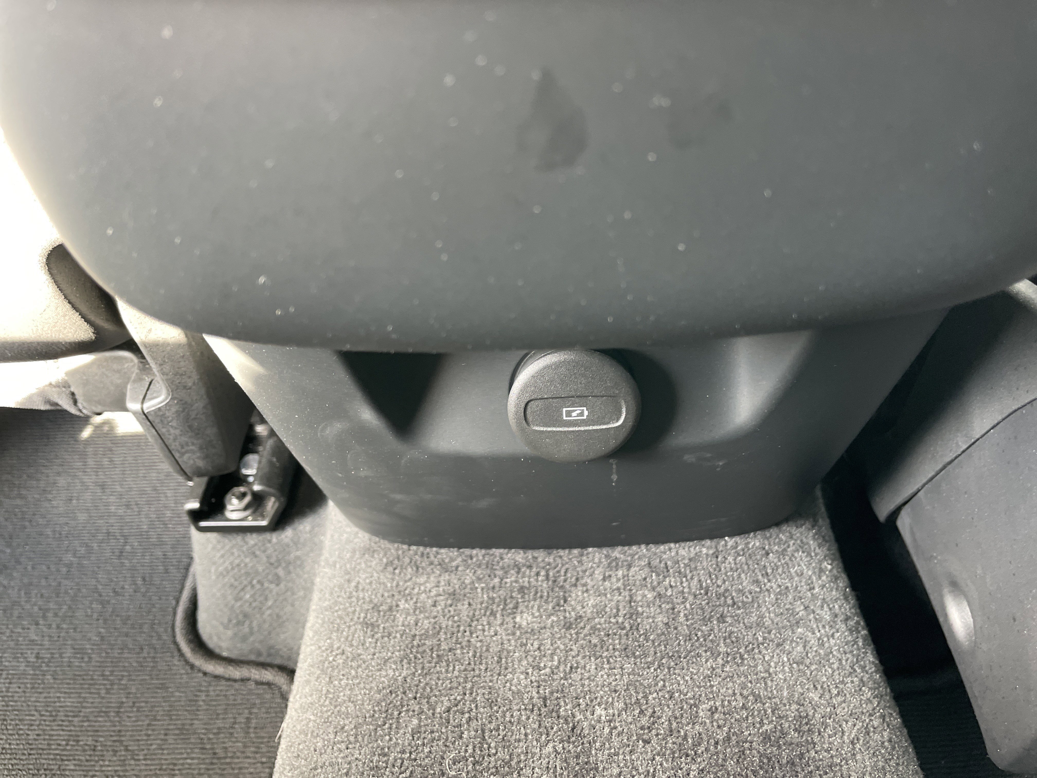 Used 2025 Volvo XC60 B5 Plus image 29