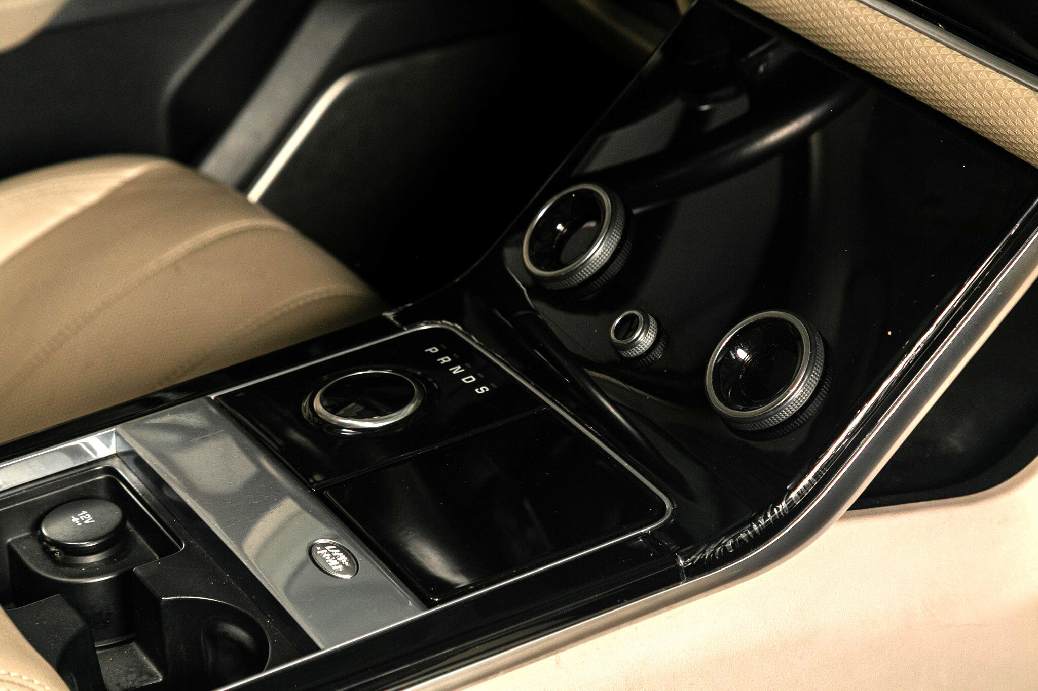 Used 2020 Land Rover Range Rover Velar S image 32