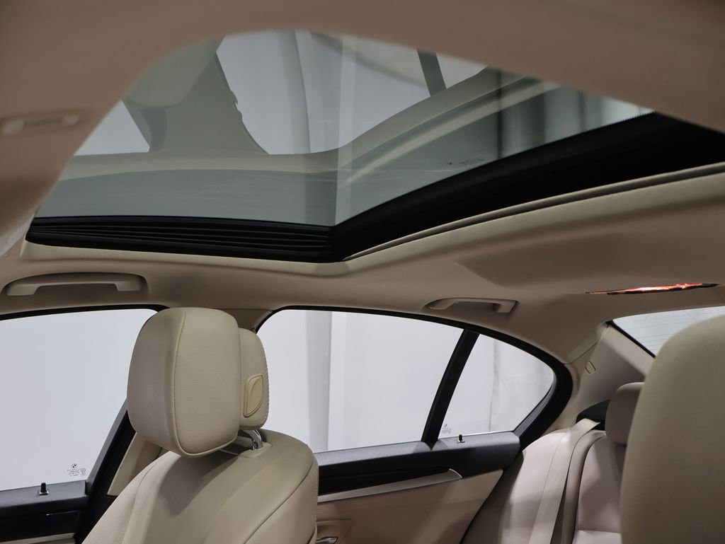 Used 2011 BMW 535i xDrive Sedan AWD/4WD image 9