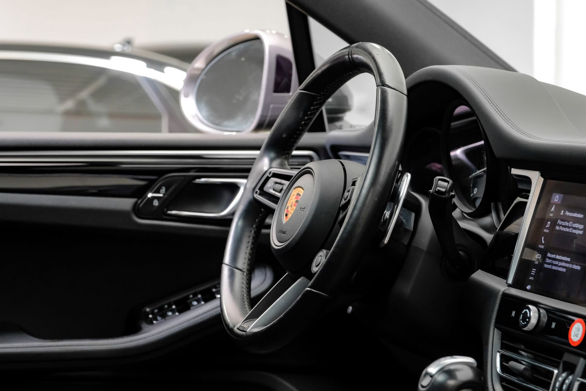 Used 2023 Porsche Macan Turbo AWD/4WD image 18