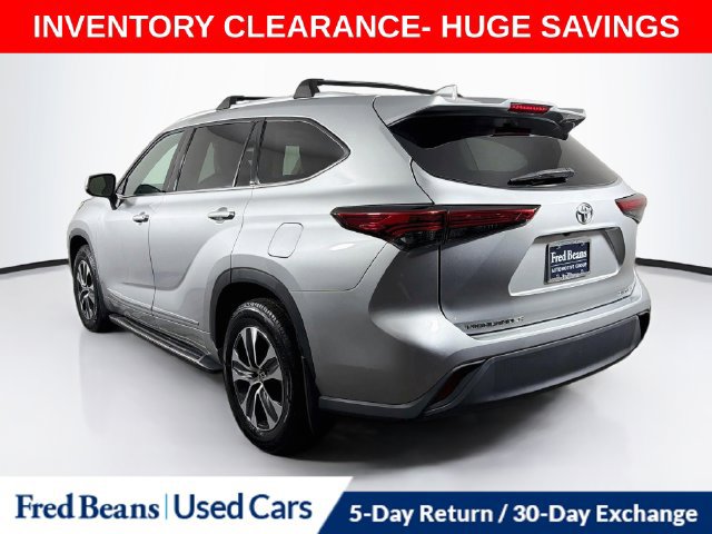Used 2022 Toyota Highlander XLE AWD/4WD image 7