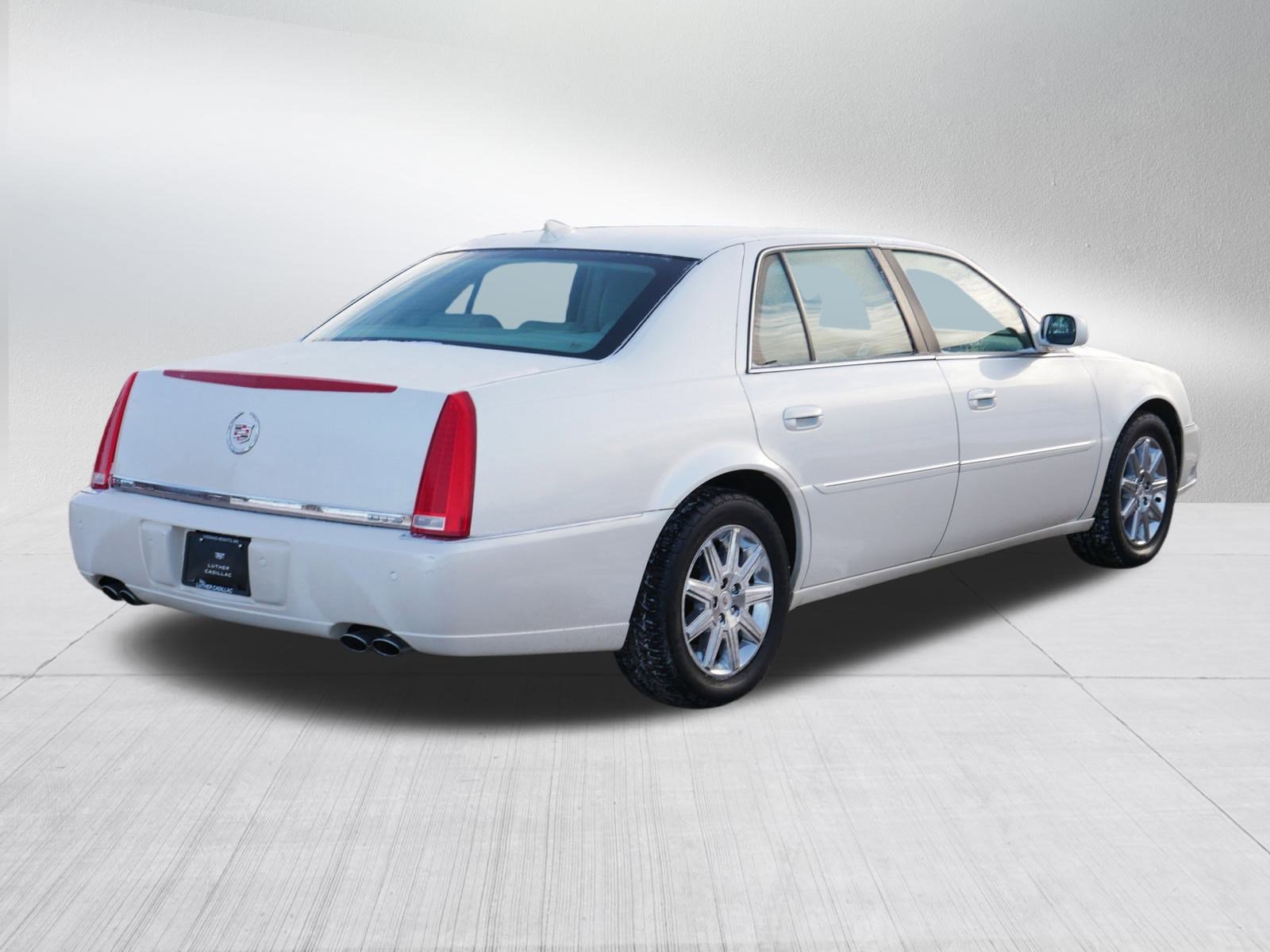 Used 2011 Cadillac DTS Premium image 7