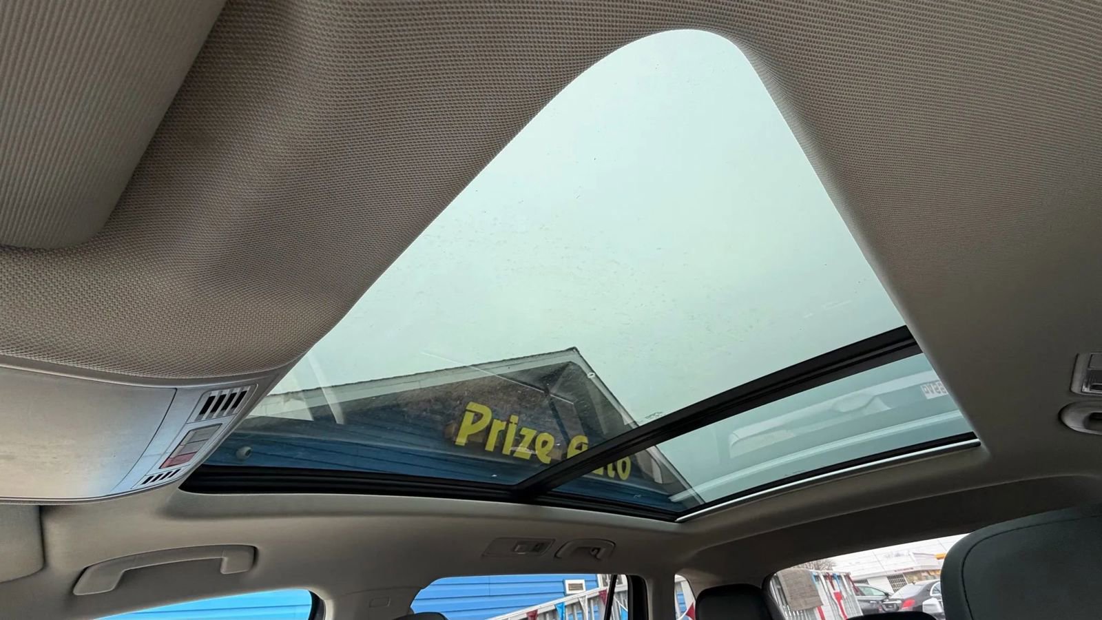 Used 2018 Volkswagen Tiguan SE w/ Panoramic Sunroof Package image 45