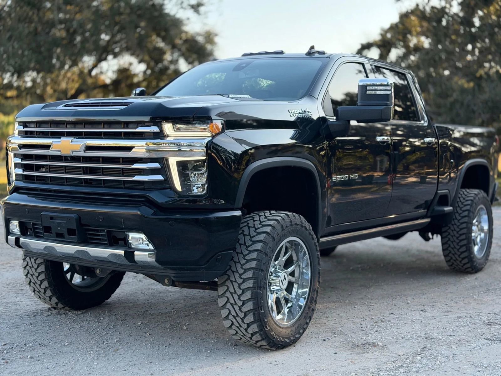 Used 2023 Chevrolet Silverado 2500 High Country w/ Safety Package II image 17