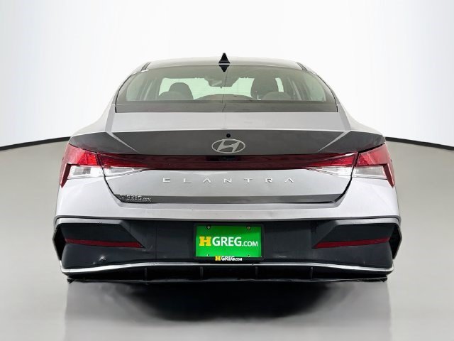Used 2025 Hyundai Elantra SE FWD image 8