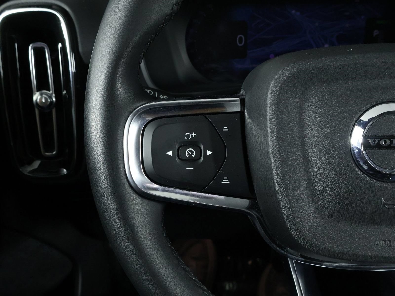 Certified 2023 Volvo XC40 Recharge Ultimate w/ Protection Package Premier AWD/4WD image 10