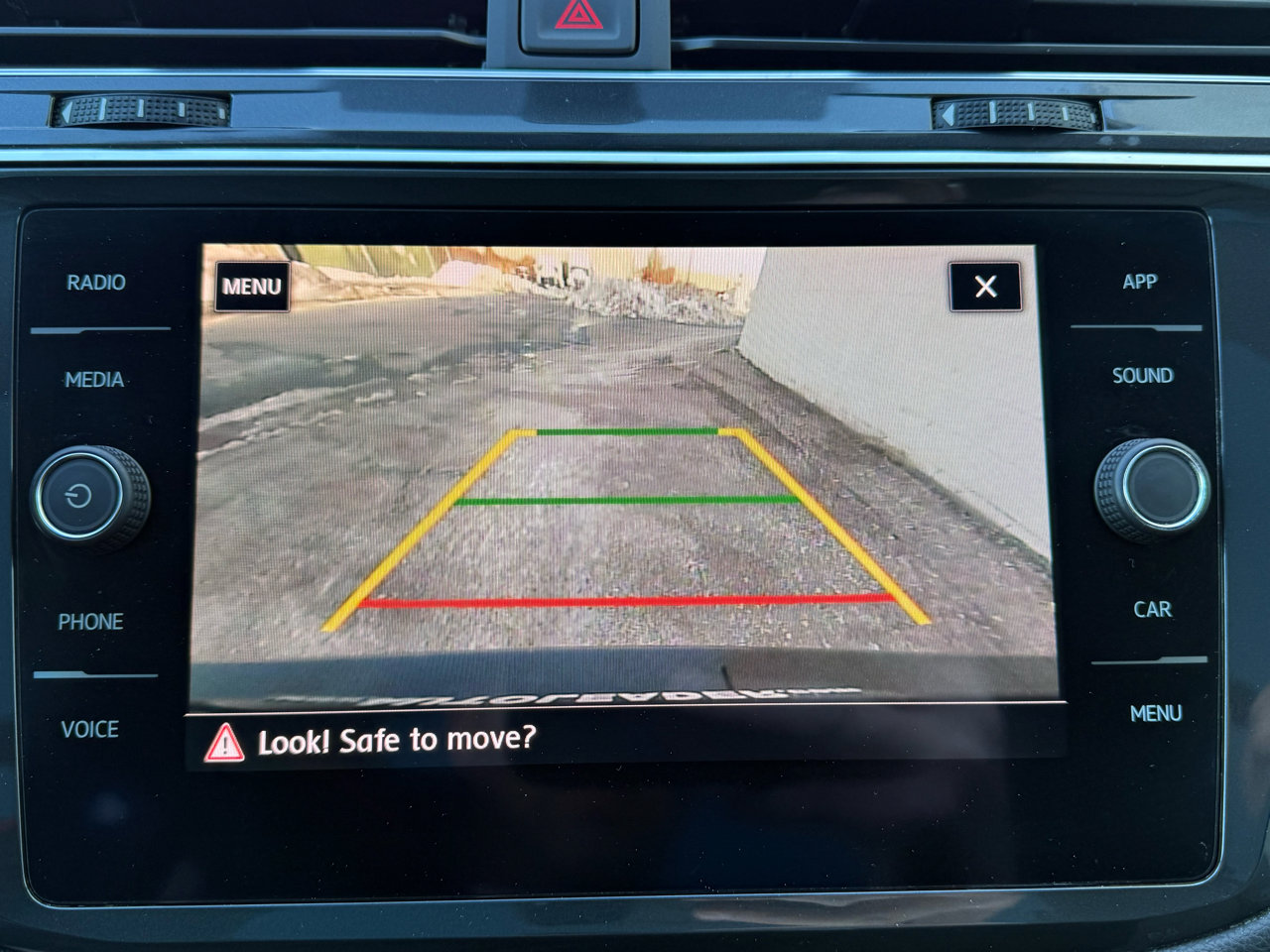 Used 2020 Volkswagen Tiguan SE w/ Panoramic Sunroof Package image 16