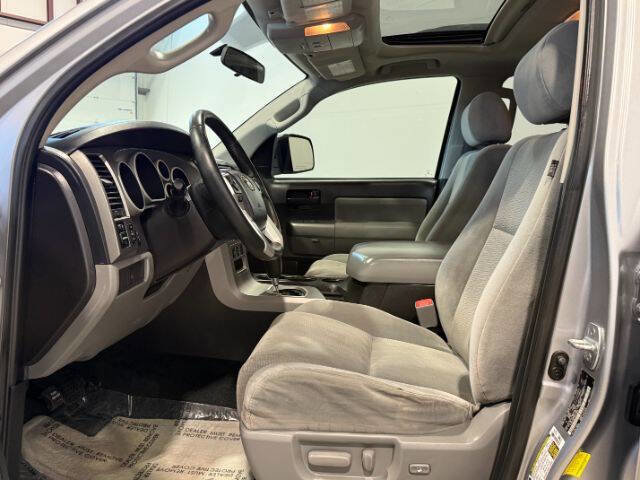 Used 2016 Toyota Sequoia SR5 AWD/4WD image 15