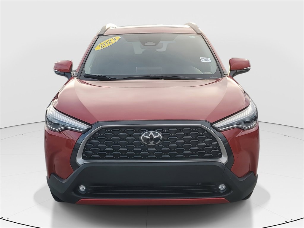 Used 2023 Toyota Corolla Cross XLE image 2