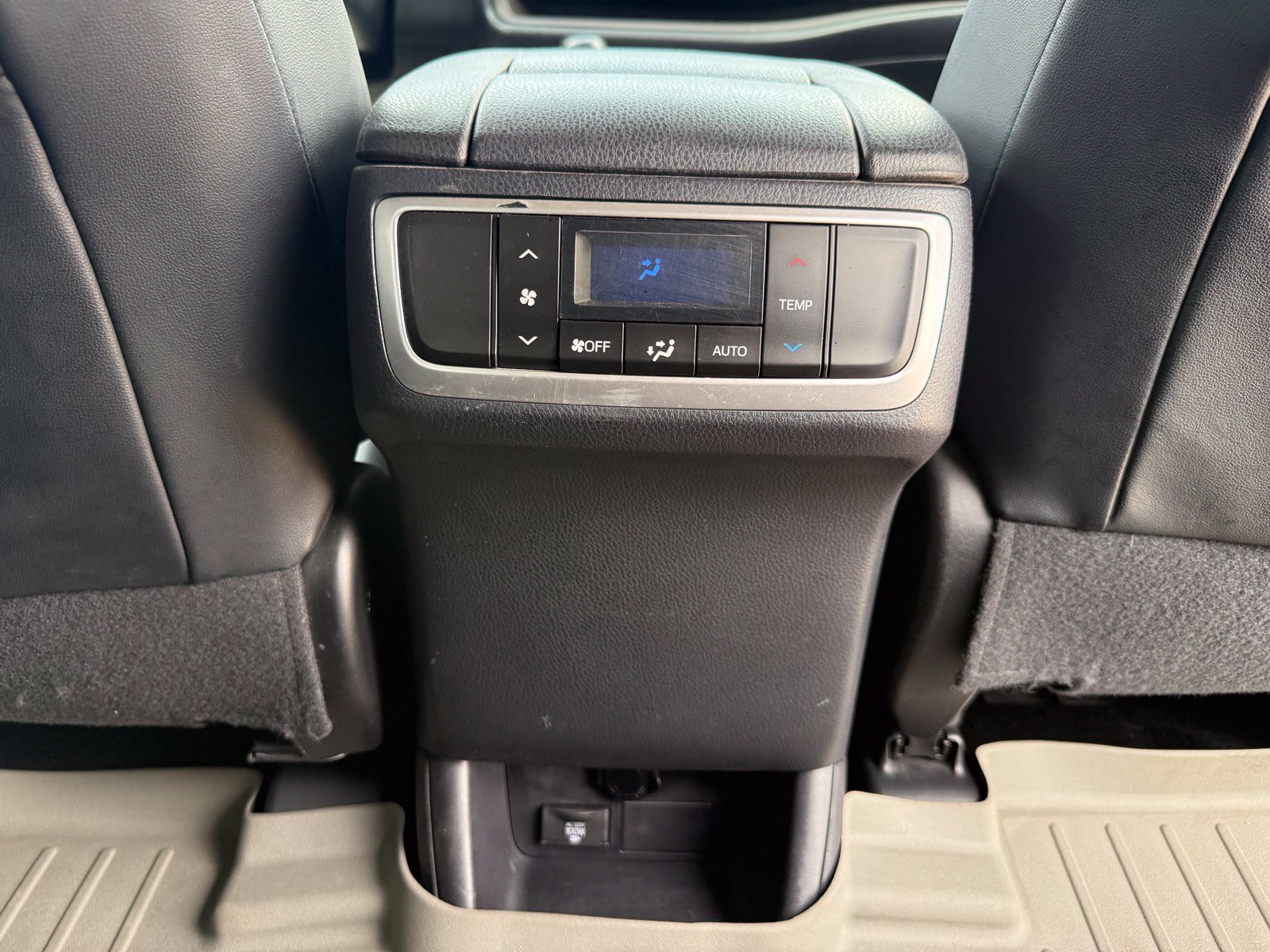 Used 2014 Toyota Highlander XLE AWD/4WD image 37