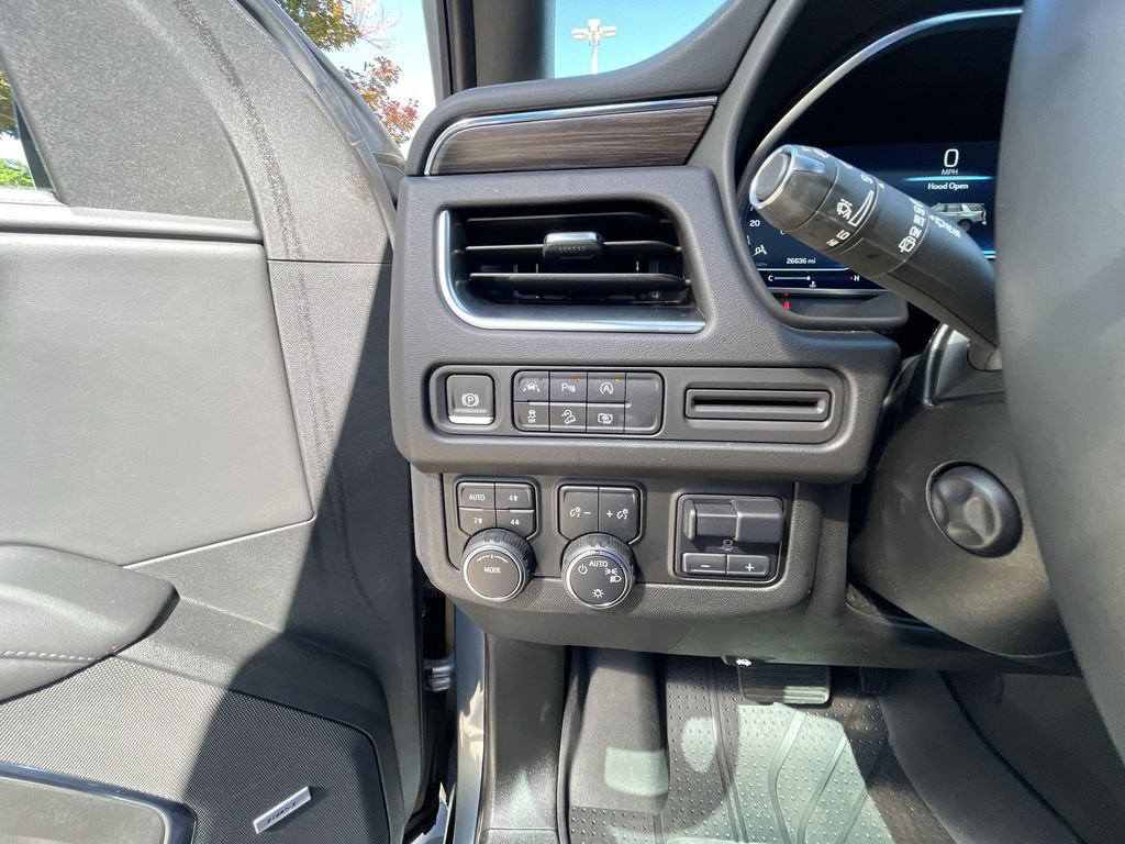 Used 2024 Chevrolet Tahoe Z71 w/ Luxury Package AWD/4WD image 18