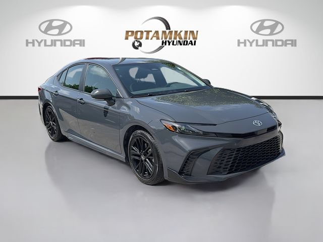 Used 2025 Toyota Camry SE FWD image 3