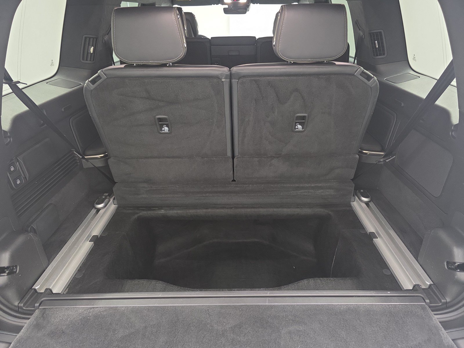 Used 2024 Rivian R1S Adventure AWD/4WD image 26