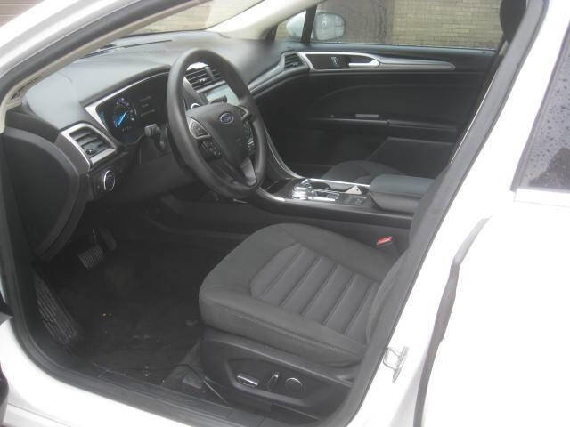 Used 2018 Ford Fusion SE w/ Fusion SE Technology Package image 14