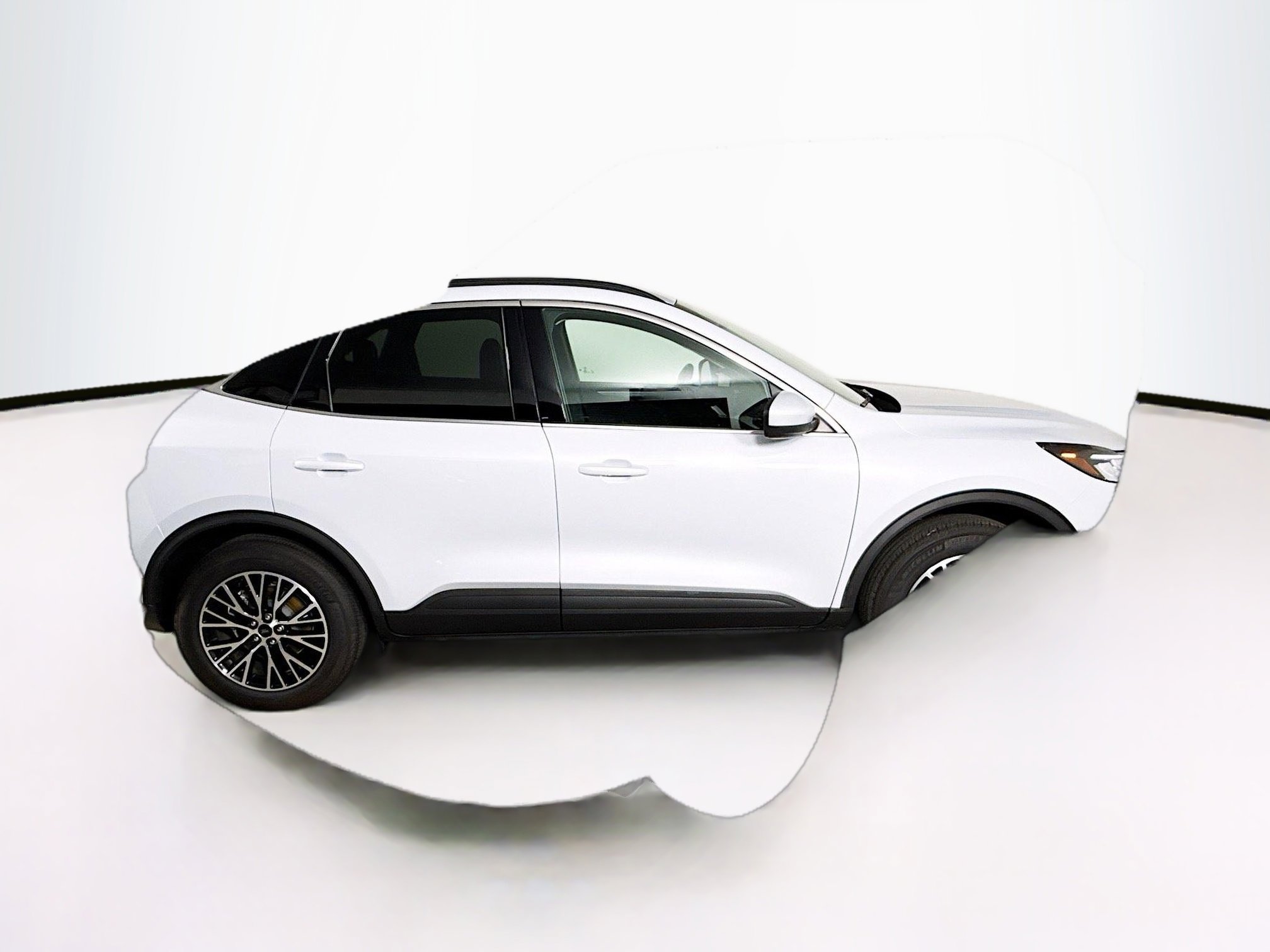 Used 2025 Ford Escape SE w/ Class II Trailer Tow Package image 22