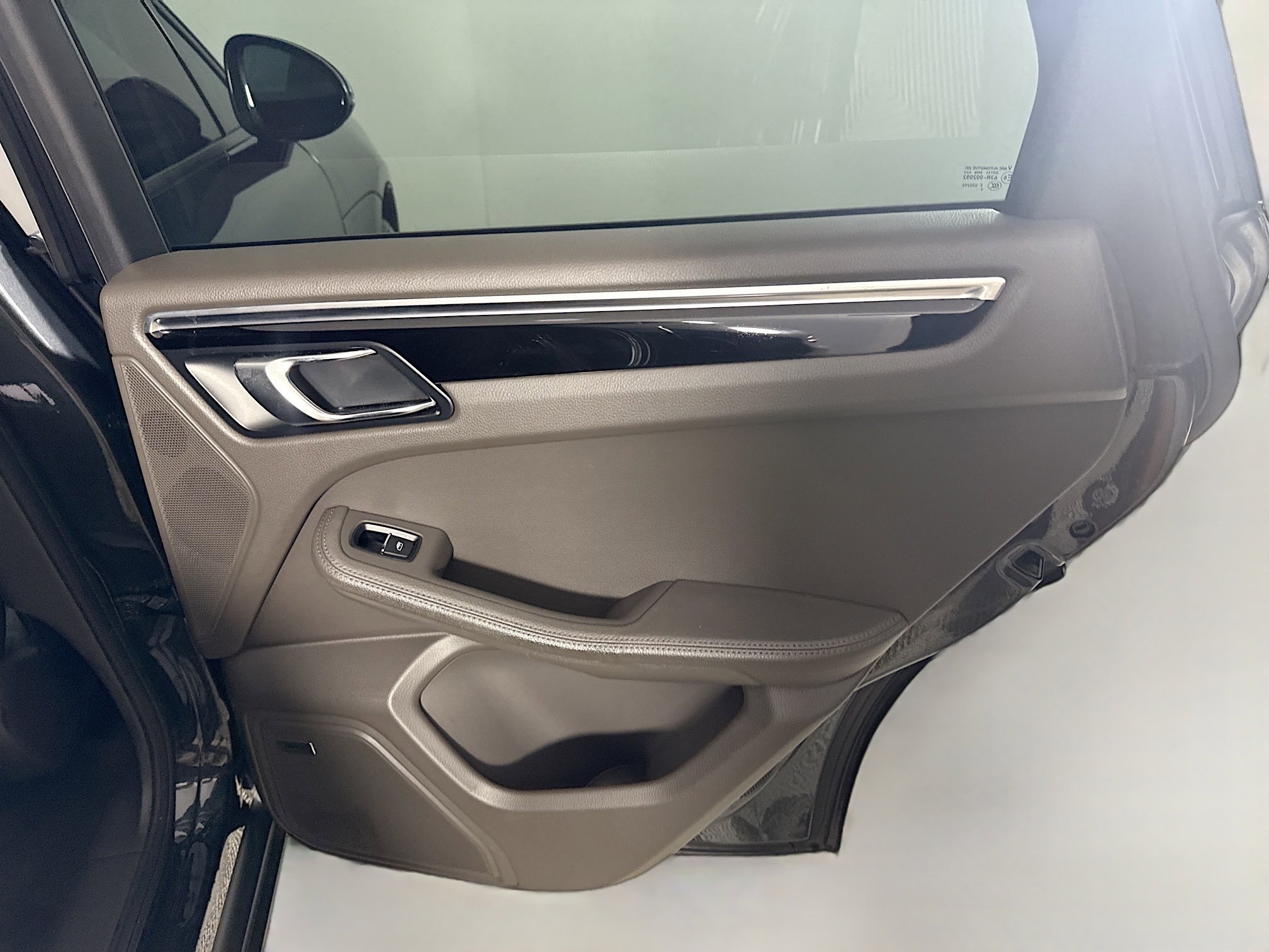 Used 2020 Porsche Macan image 27