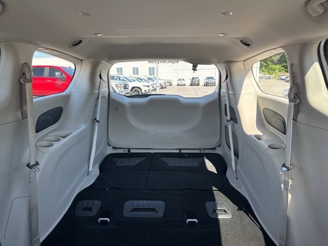 Used 2024 Chrysler Pacifica Touring-L FWD image 24