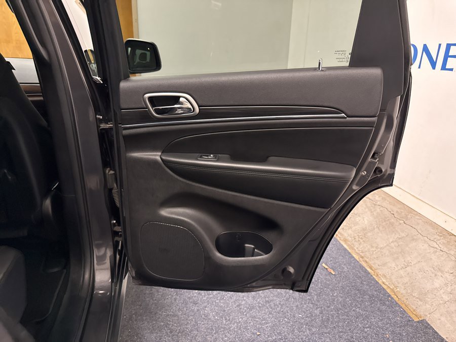 Used 2020 Jeep Grand Cherokee Limited AWD/4WD image 15