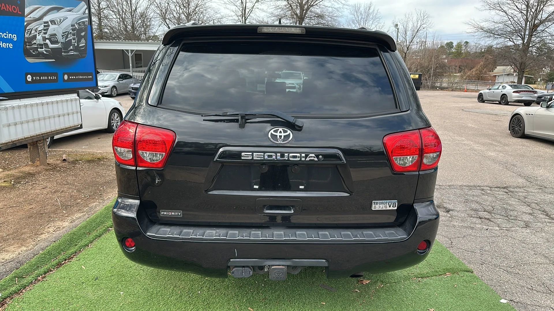 Used 2014 Toyota Sequoia SR5 AWD/4WD image 7