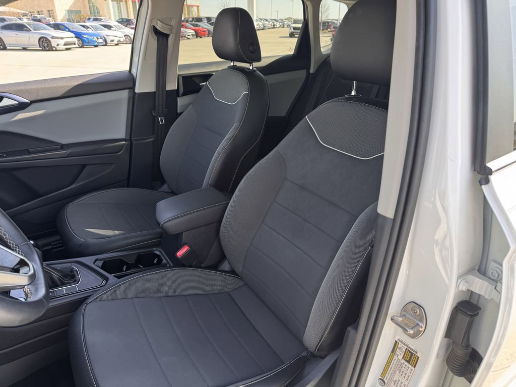 Used 2023 Volkswagen Taos SE image 25