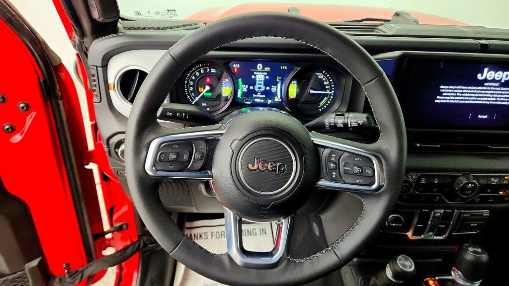 Used 2025 Jeep Wrangler Unlimited Sahara w/ Safety Group AWD/4WD image 14