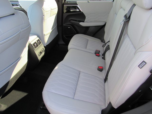 New 2026 Mitsubishi Outlander SEL FWD image 8