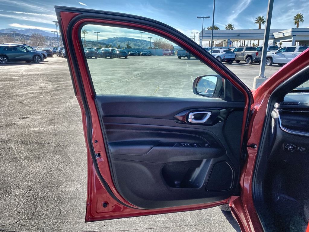 Used 2023 Jeep Compass Limited image 21