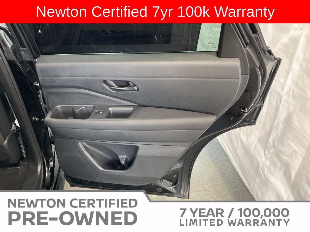 Used 2025 Nissan Pathfinder SV FWD image 39