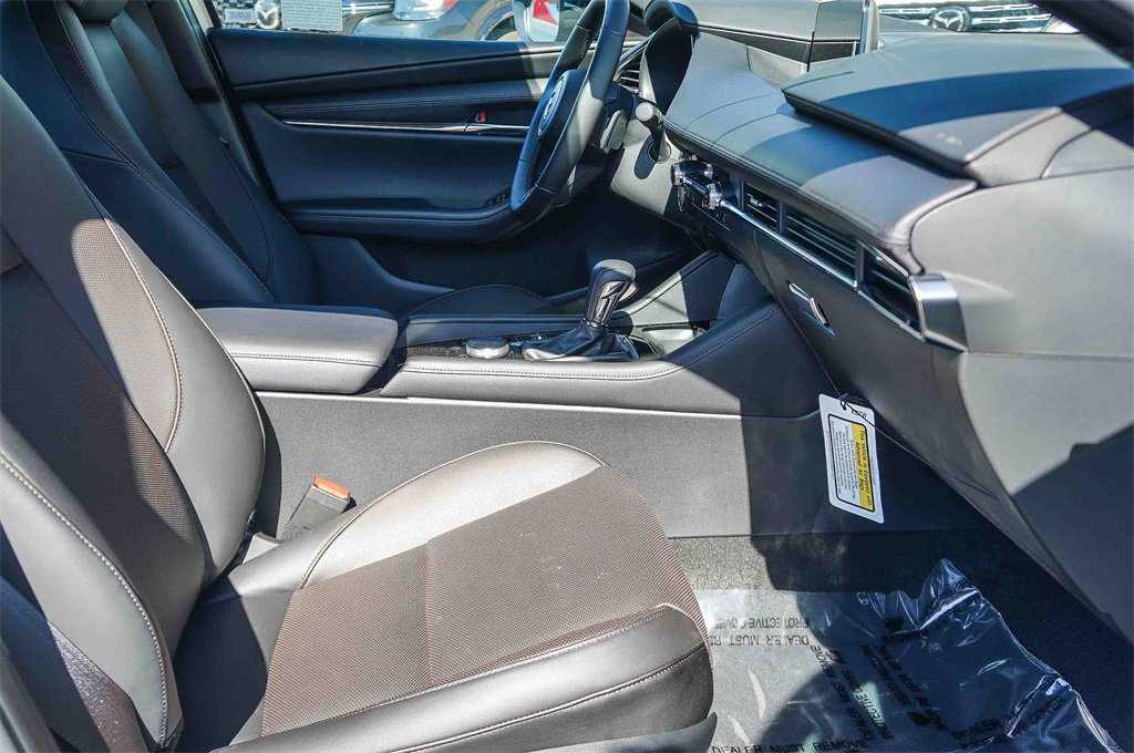 New 2025 MAZDA MAZDA3 Hatchback w/Premium Plus Pkg image 19