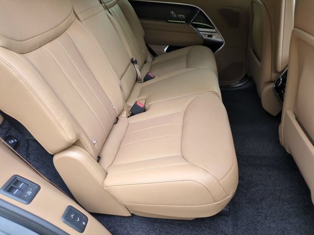 New 2026 Land Rover Range Rover Long Wheelbase SE AWD/4WD image 17