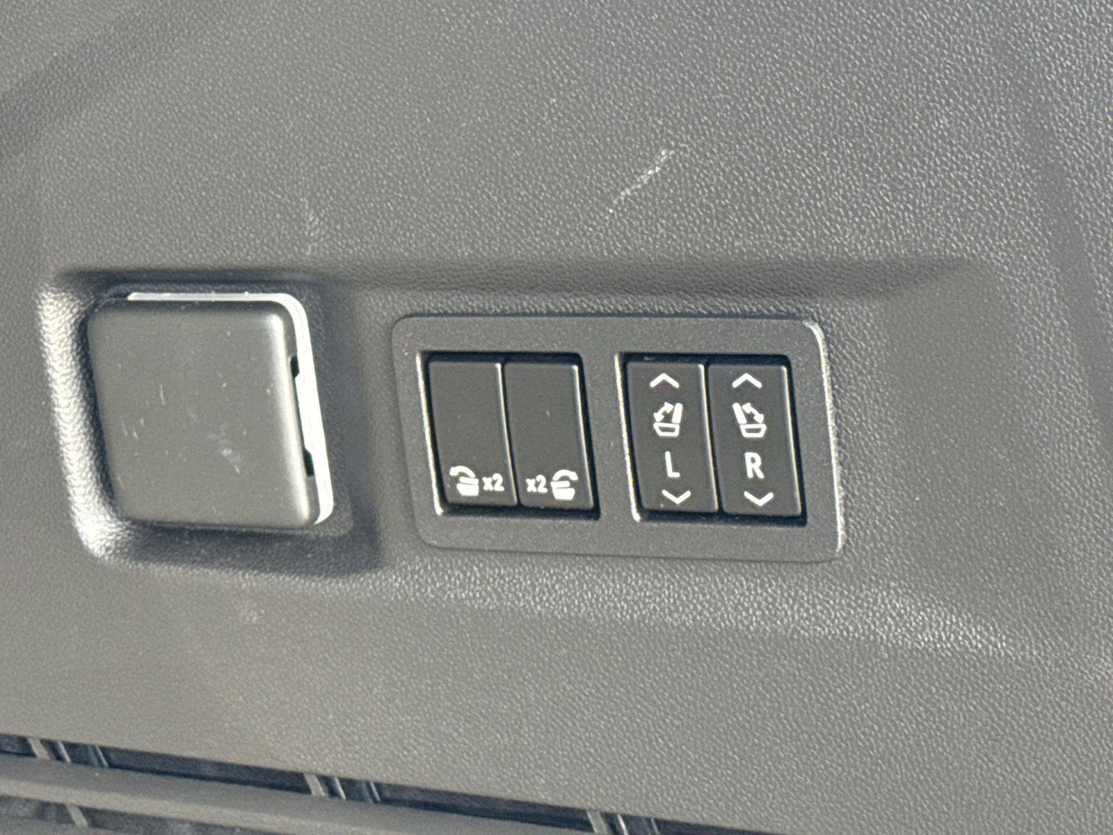 Used 2021 Chevrolet Tahoe Z71 w/ Z71 Signature Package image 16