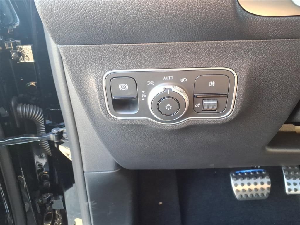 New 2026 Mercedes-Benz GLB 35 AMG 4MATIC image 17