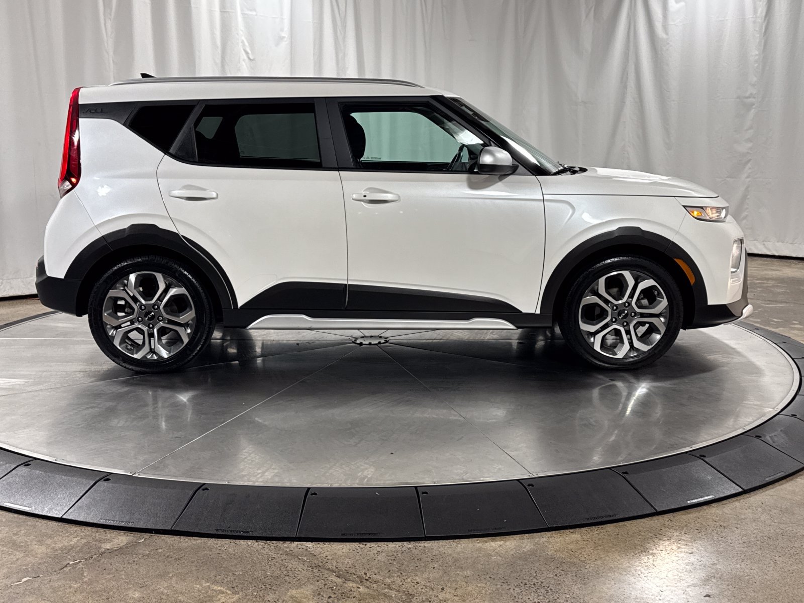 Used 2022 Kia Soul X-Line FWD image 9